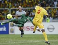 Burkina Faso's Jonathan Pitroipa (L) shoots past Ethiopia's Degu Debebe on January 25, 2013 in Nelspruit